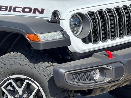 Bright White Clearcoat 2026 Jeep Gladiator Rubicon