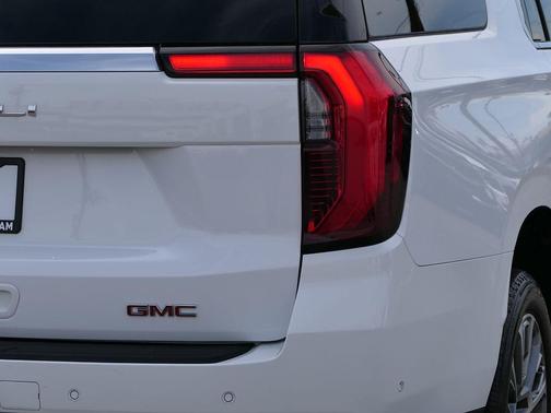 Summit White 2025 GMC Yukon XL Denali