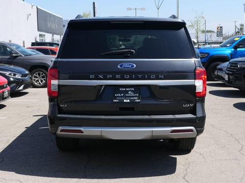 Gray Metallic 2024 Ford Expedition Max XLT