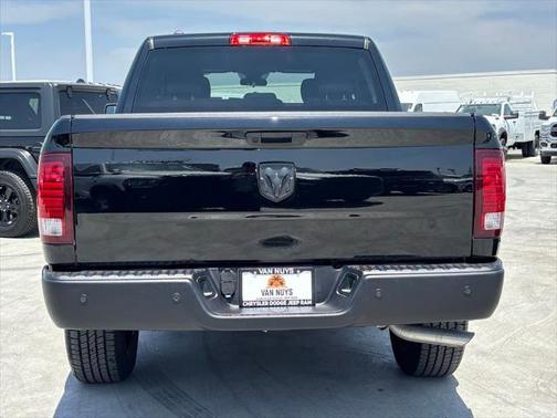 2024 RAM 1500 Classic Warlock Crew Cab 4x2 5'7' Box