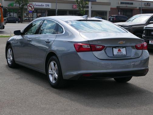 Sterling Gray Metallic 2024 Chevrolet Malibu FWD 1LT