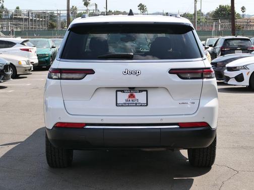 2023 Jeep Grand Cherokee L Laredo
