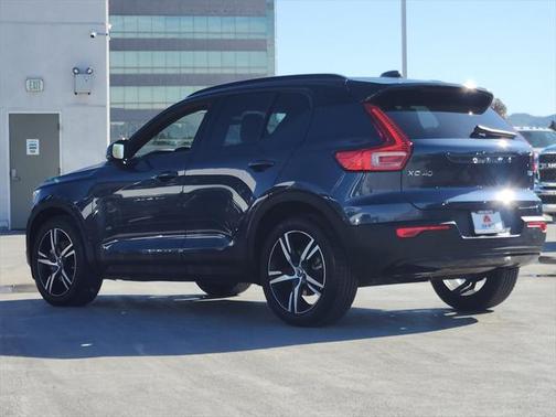 2022 Volvo XC40 T5 R-Design