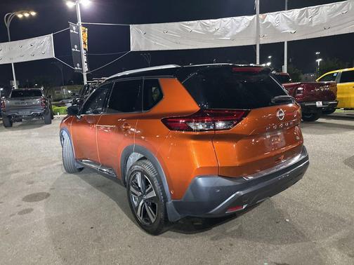 Sunset Drift Chromaflair/Super Black 2022 Nissan Rogue SL