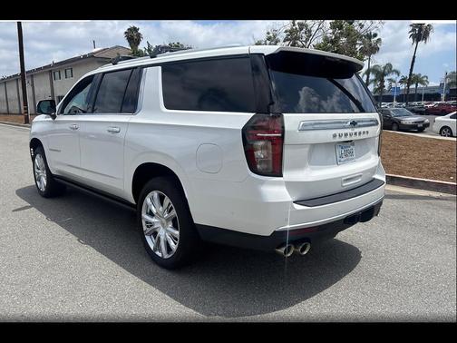 Iridescent Pearl Tricoat 2024 Chevrolet Suburban 4WD High Country