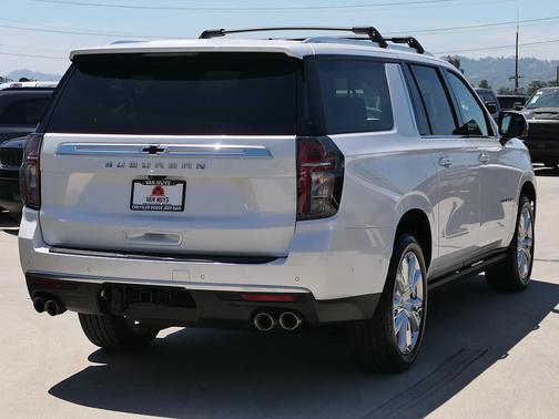 Iridescent Pearl Tricoat 2024 Chevrolet Suburban 4WD High Country
