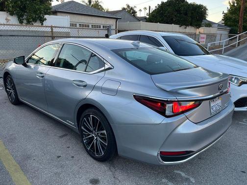 2022 Lexus ES 300h Base