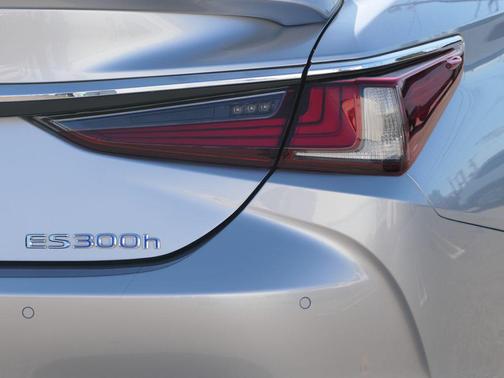 2022 Lexus ES 300h Base