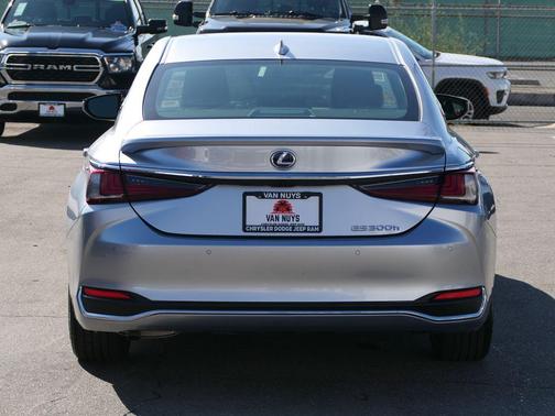 2022 Lexus ES 300h Base