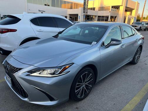 2022 Lexus ES 300h Base