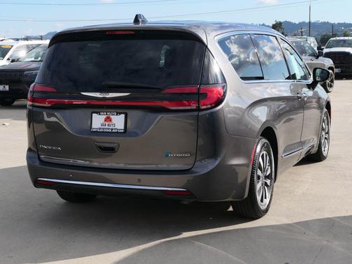 2023 Chrysler Pacifica Hybrid Limited