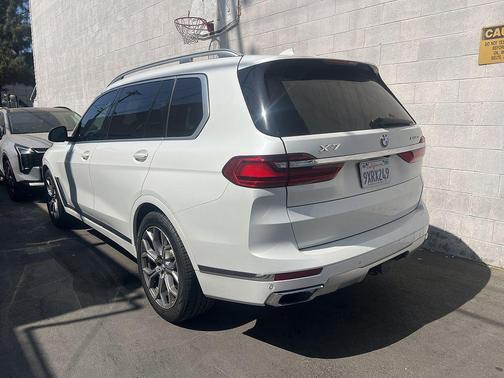 White Metallic 2020 BMW X7 xDrive40i