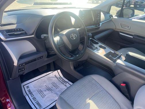 2023 Toyota Sienna LE