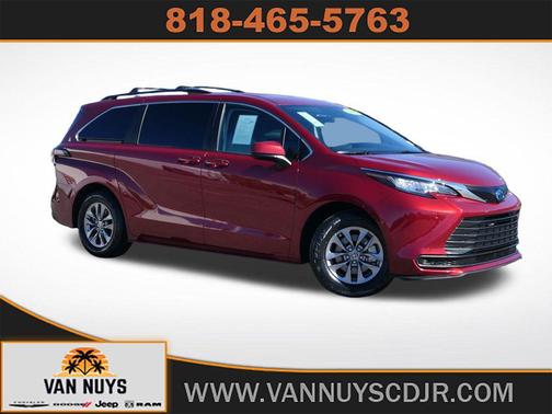 2023 Toyota Sienna LE