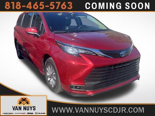 2023 Toyota Sienna LE