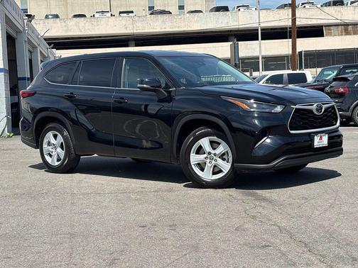 Midnight Black Metallic 2023 Toyota Highlander L