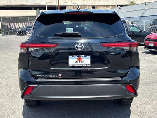 Midnight Black Metallic 2023 Toyota Highlander L