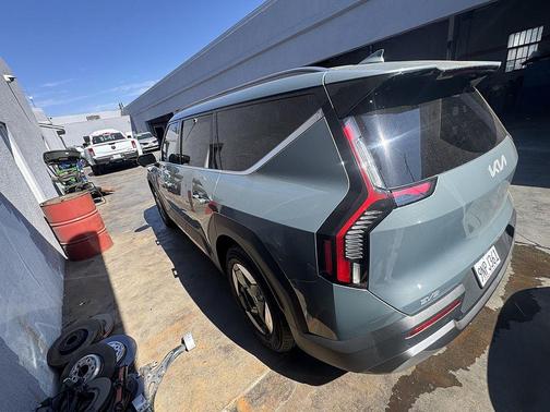 Iceberg Green 2024 Kia EV9 Wind