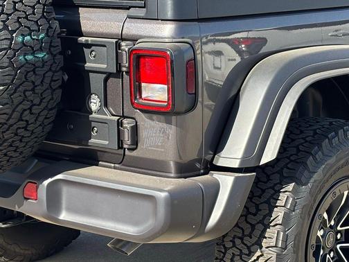 Granite Crystal Metallic Clearcoat 2026 Jeep Wrangler Willys