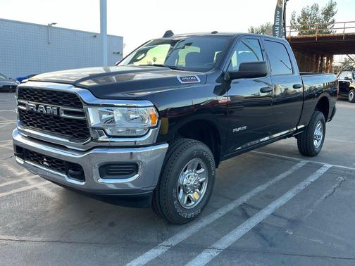 2022 RAM 2500 Tradesman Crew Cab 4x4 6'4' Box