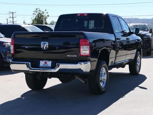 2022 RAM 2500 Tradesman Crew Cab 4x4 6'4' Box