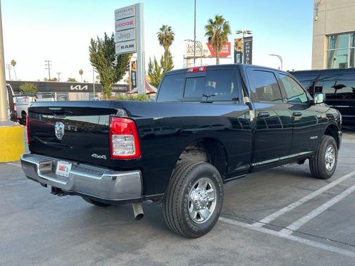 2022 RAM 2500 Tradesman Crew Cab 4x4 6'4' Box