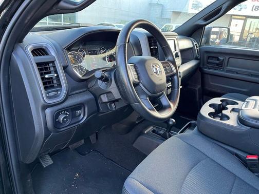 2022 RAM 2500 Tradesman Crew Cab 4x4 6'4' Box