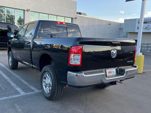 2022 RAM 2500 Tradesman Crew Cab 4x4 6'4' Box