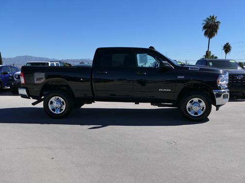 2022 RAM 2500 Tradesman Crew Cab 4x4 6'4' Box
