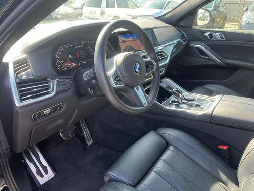 2021 BMW X6 M50i