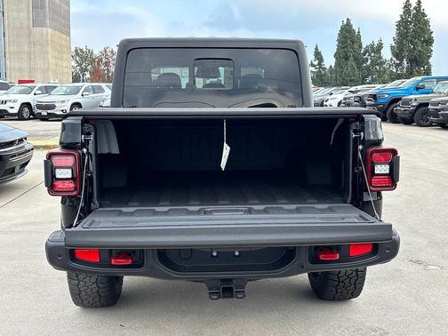 Black Clearcoat 2026 Jeep Gladiator Rubicon