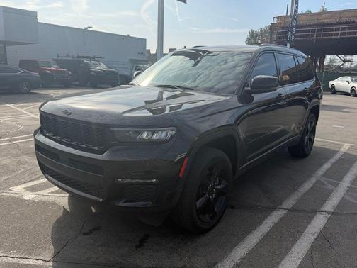 Diamond Black Crystal Pearlcoat 2023 Jeep Grand Cherokee L Limited