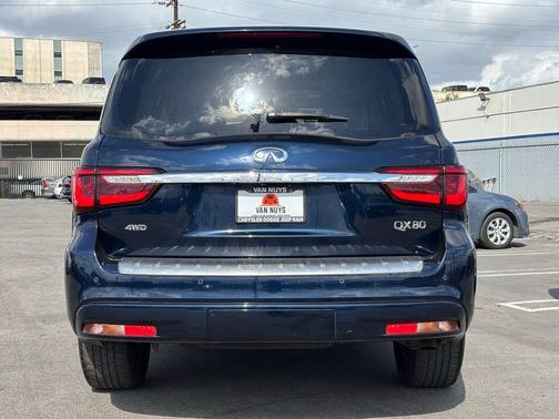2022 INFINITI QX80 Luxe