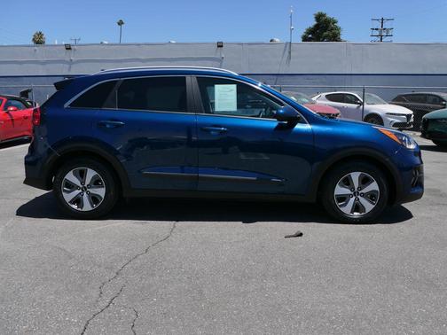 2022 Kia Niro LX