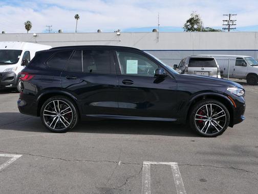 2022 BMW X5 M50i