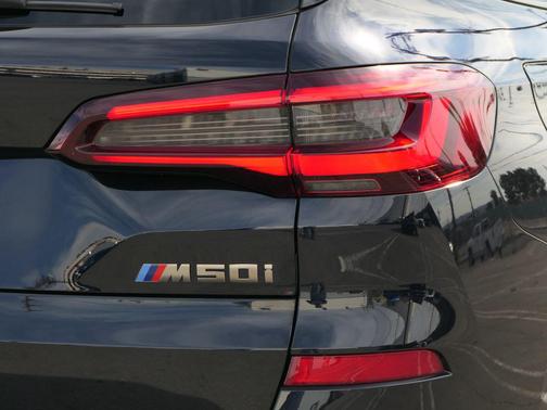2022 BMW X5 M50i