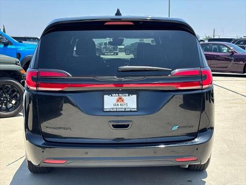 2022 Chrysler Pacifica Hybrid Touring L