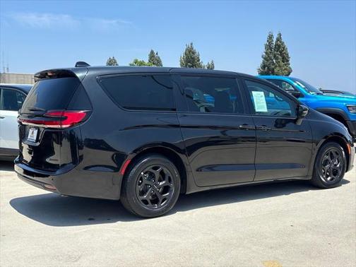2022 Chrysler Pacifica Hybrid Touring L