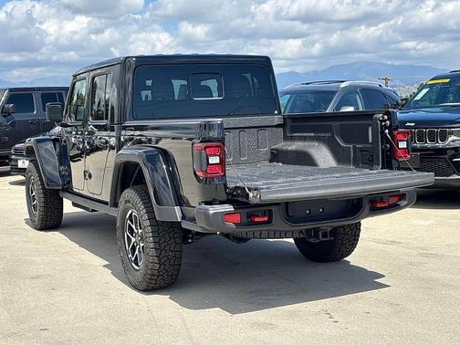 Black Clearcoat 2026 Jeep Gladiator Rubicon