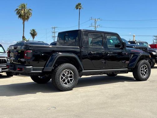 Black Clearcoat 2026 Jeep Gladiator Rubicon