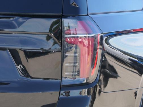 2025 Chevrolet Suburban 4WD Z71