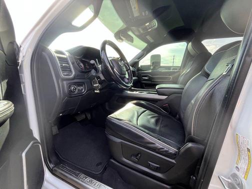 2020 RAM 2500 Laramie Crew Cab 4x4 6'4' Box