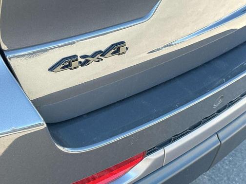 Baltic Gray Metallic Clearcoat 2026 Jeep Grand Cherokee Altitude