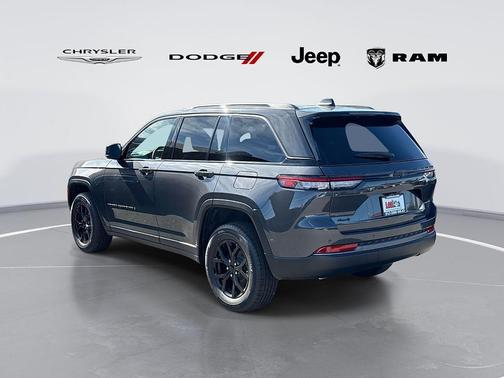 Baltic Gray Metallic Clearcoat 2026 Jeep Grand Cherokee Altitude