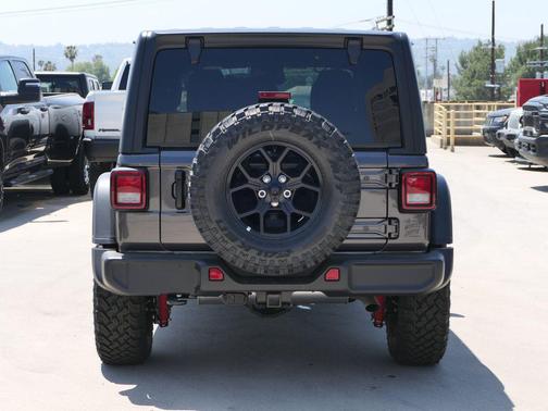 Granite Crystal Metallic Clearcoat 2026 Jeep Wrangler Willys
