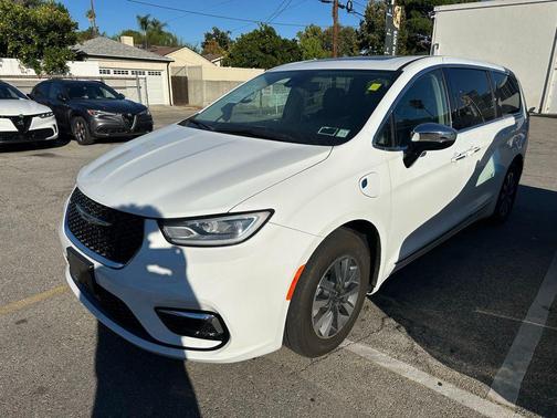 2023 Chrysler Pacifica Hybrid Limited