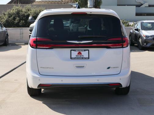 2023 Chrysler Pacifica Hybrid Limited