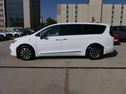 2023 Chrysler Pacifica Hybrid Limited
