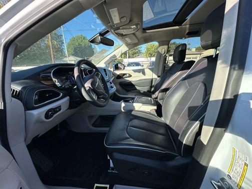 2023 Chrysler Pacifica Hybrid Limited