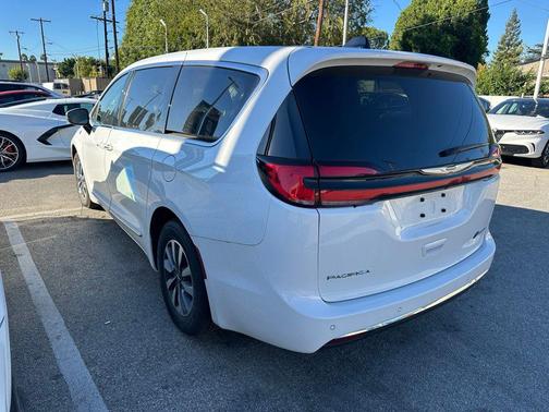 2023 Chrysler Pacifica Hybrid Limited
